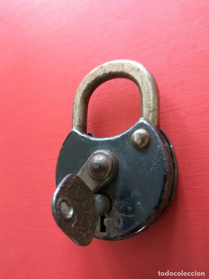 Antig&uuml;edades: CANDADO ANTIGUO CON SU LLAVE Y FUNCIONANDO - Foto 1