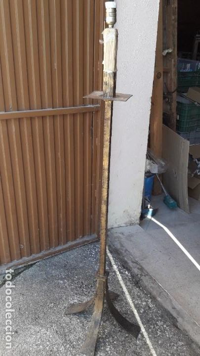 Antig&uuml;edades: Pie de l&aacute;mpara hierro dorado - Foto 1