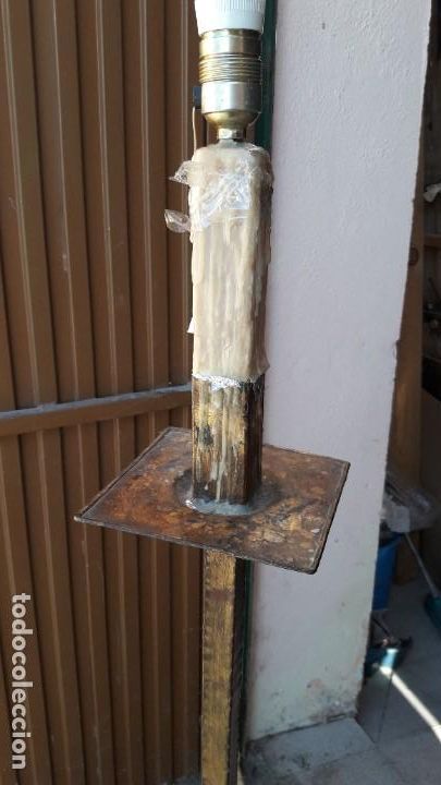 Antig&uuml;edades: Pie de l&aacute;mpara hierro dorado - Foto 2