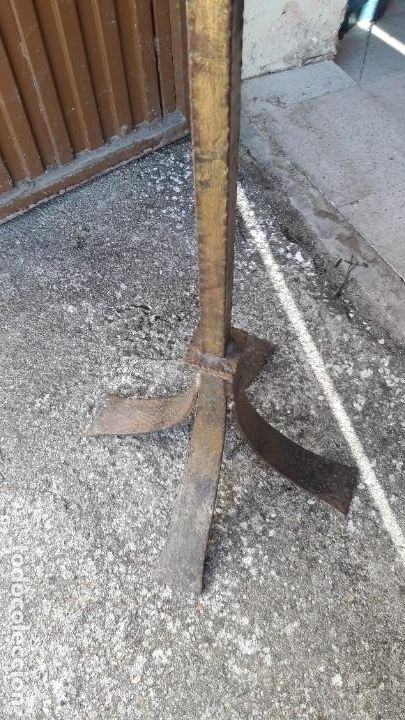 Antig&uuml;edades: Pie de l&aacute;mpara hierro dorado - Foto 3