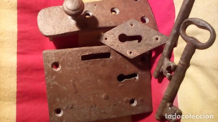 Antig&uuml;edades: CERRADURA FORJA + LLAVE . - Foto 1