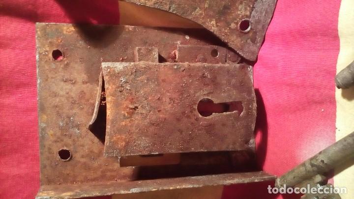 Antig&uuml;edades: CERRADURA FORJA + LLAVE . - Foto 4
