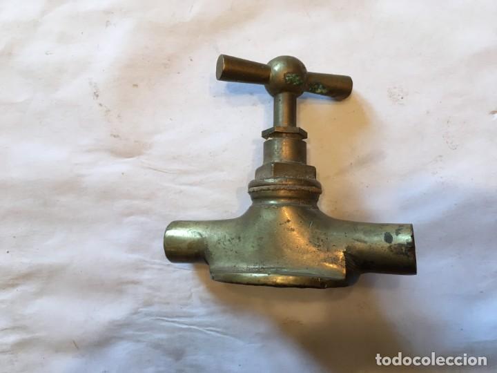 Antig&uuml;edades: grifo antiguo,de paso, de bronce - Foto 1