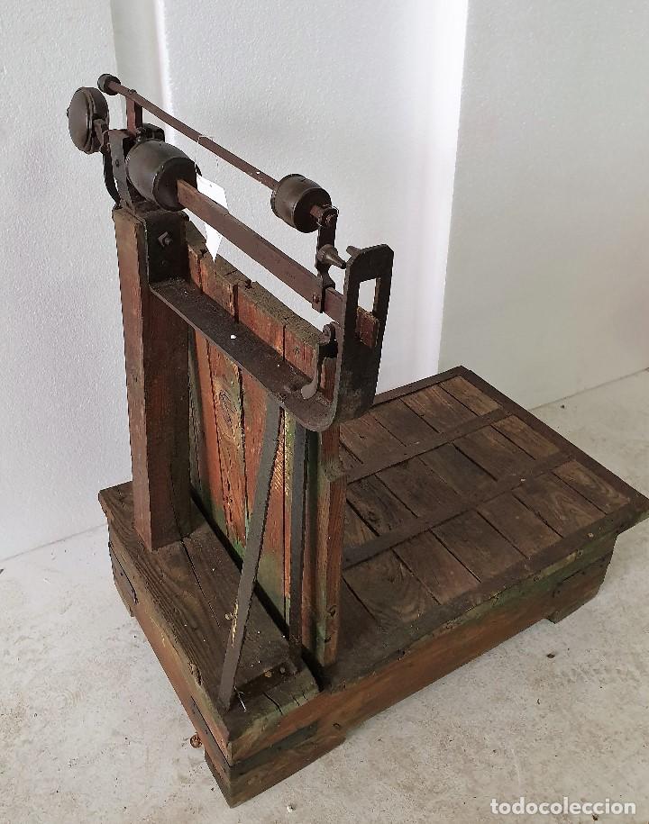 Antig&uuml;edades: ANTIGUA BASCULA DE MADERA - Foto 5