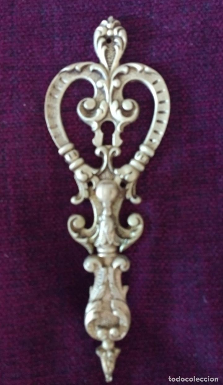 Antig&uuml;edades: ANTIGUO TIRADOR DE BRONCE - Foto 1