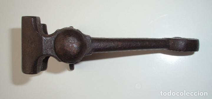 Antig&uuml;edades: LOTE DE 2 ANTIGUOS TORNILLOS. - Foto 12