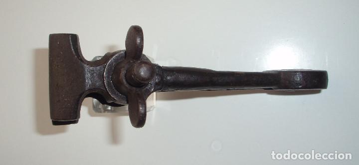 Antig&uuml;edades: LOTE DE 2 ANTIGUOS TORNILLOS. - Foto 13