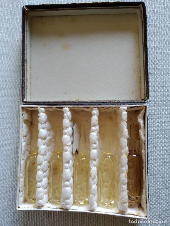 Antig&uuml;edades: Antiqu&iacute;sima caja con Ampollas - Foto 1