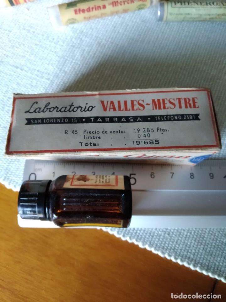 Antig&uuml;edades: Peque&ntilde;a botella antigua de medicamento - Foto 2