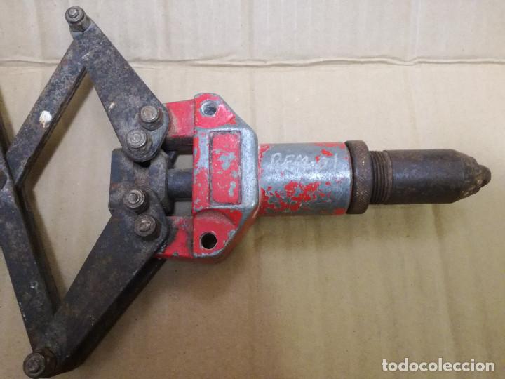 Antig&uuml;edades: REMACHADORA EXTENSIBLE FUELLE DE ALUMINIO Y HIERRO (FUNCIONANDO) - Foto 5