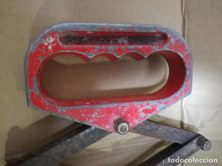 Antig&uuml;edades: REMACHADORA EXTENSIBLE FUELLE DE ALUMINIO Y HIERRO (FUNCIONANDO) - Foto 6