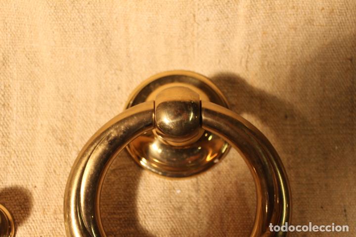 Antig&uuml;edades: tirador picaporte aldaba de bronce - Foto 4