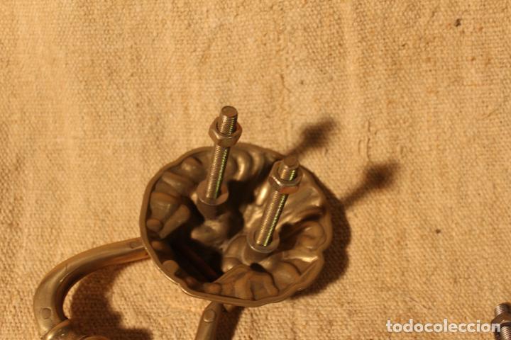 Antig&uuml;edades: tirador picaporte aldaba de bronce leon - Foto 3