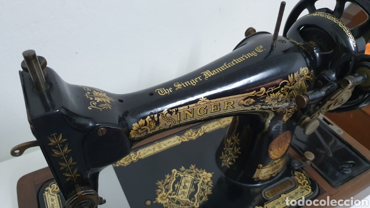 Antig&uuml;edades: M&aacute;quina de coser Singer. - Foto 2