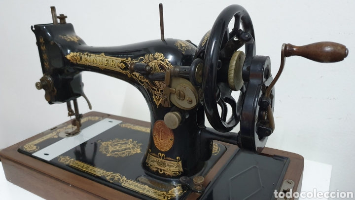 Antig&uuml;edades: M&aacute;quina de coser Singer. - Foto 3