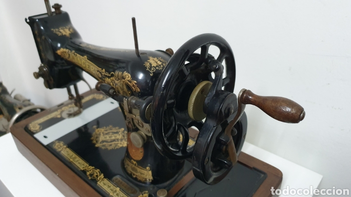 Antig&uuml;edades: M&aacute;quina de coser Singer. - Foto 4