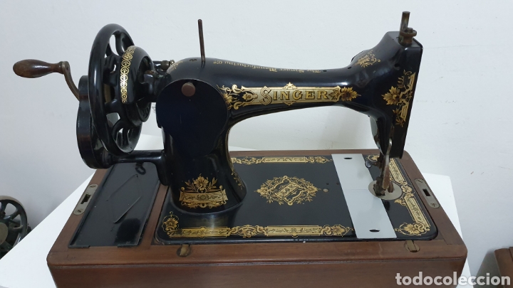 Antig&uuml;edades: M&aacute;quina de coser Singer. - Foto 5