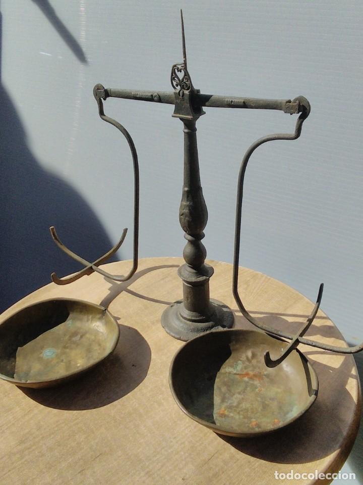 Antig&uuml;edades: Antigua balanza de pie - Foto 5