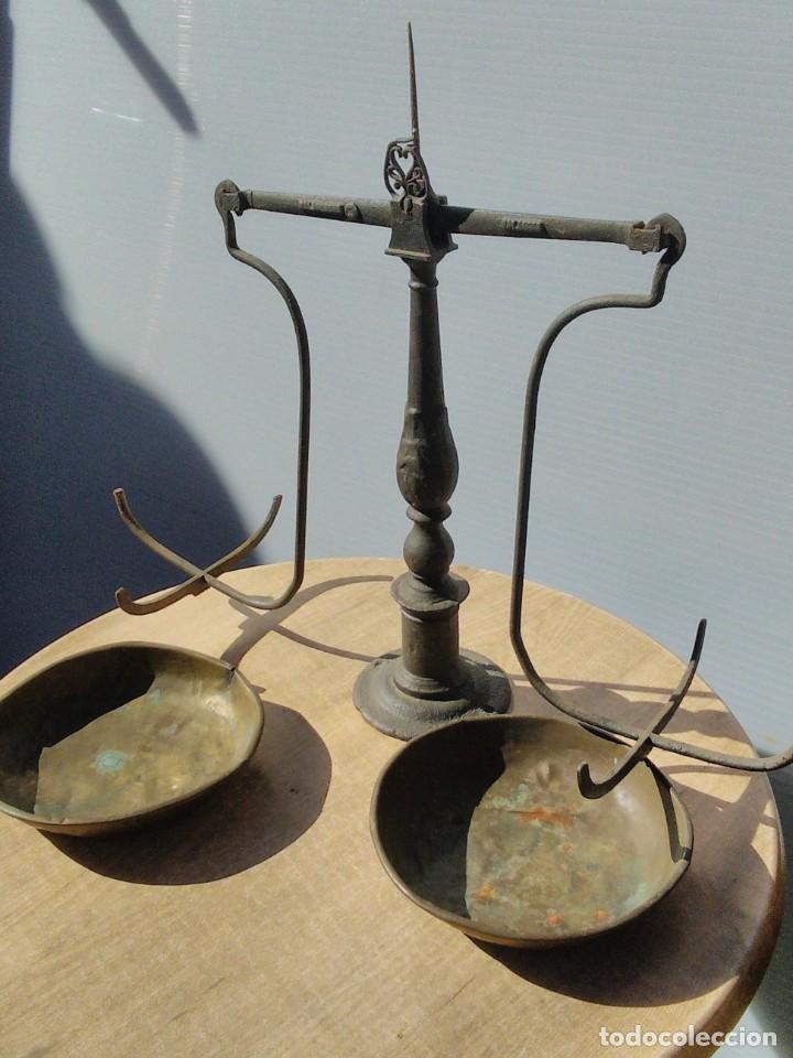 Antig&uuml;edades: Antigua balanza de pie - Foto 9