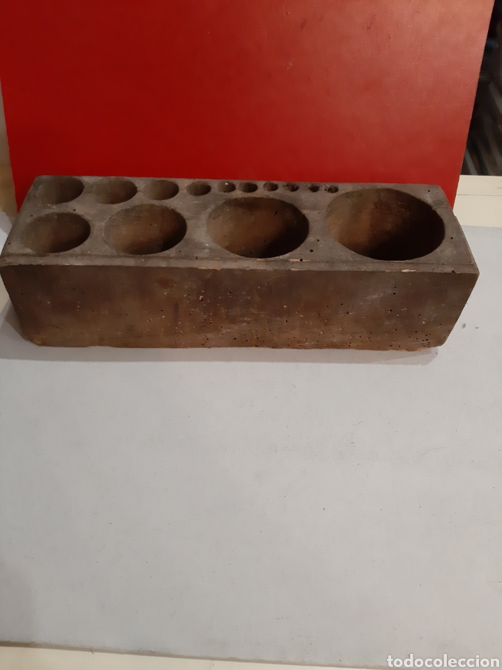 Antig&uuml;edades: Caja para pesas antigua 14 espacios - Foto 2