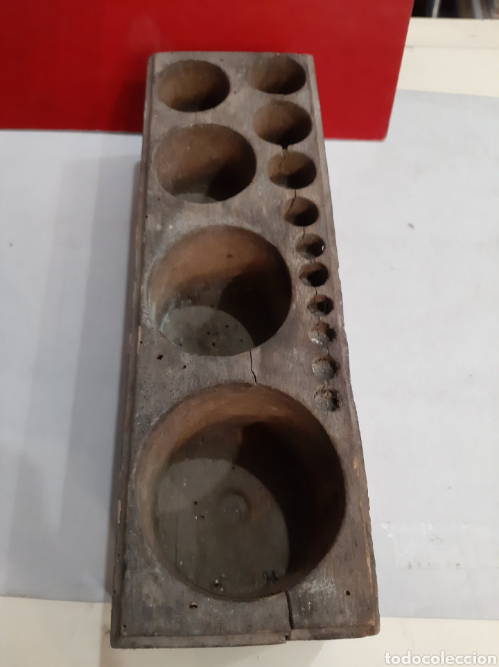 Antig&uuml;edades: Caja para pesas antigua 14 espacios - Foto 1
