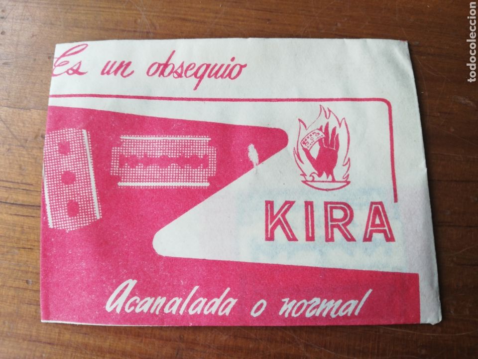 Antig&uuml;edades: Sobre Kira, hoja afeitar, obsequio - Foto 1