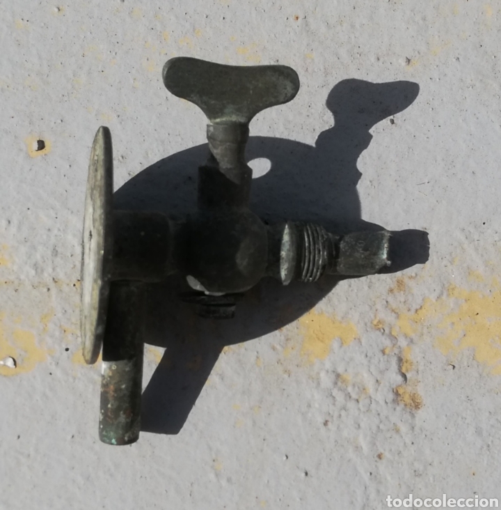 Antig&uuml;edades: Antigua llave de paso, de gas. - Foto 2