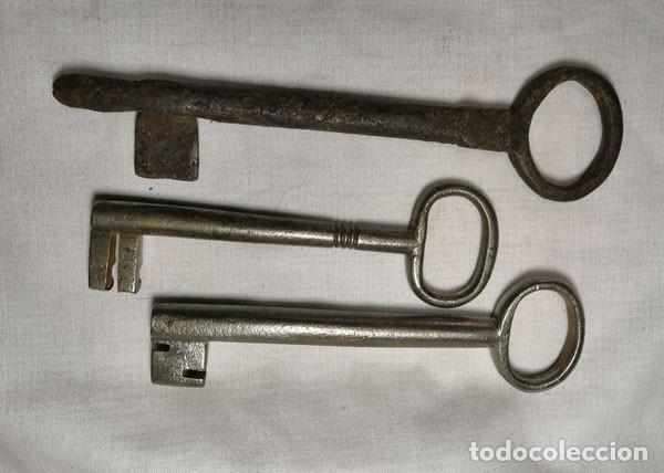 Antig&uuml;edades: LLAVE - LOTE 3 ANTIGUAS LLAVES - Foto 2