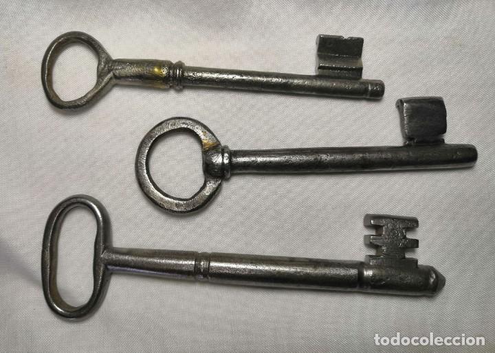 Antig&uuml;edades: LLAVE - LOTE DE 3 ANTIGUAS LLAVES - Foto 1