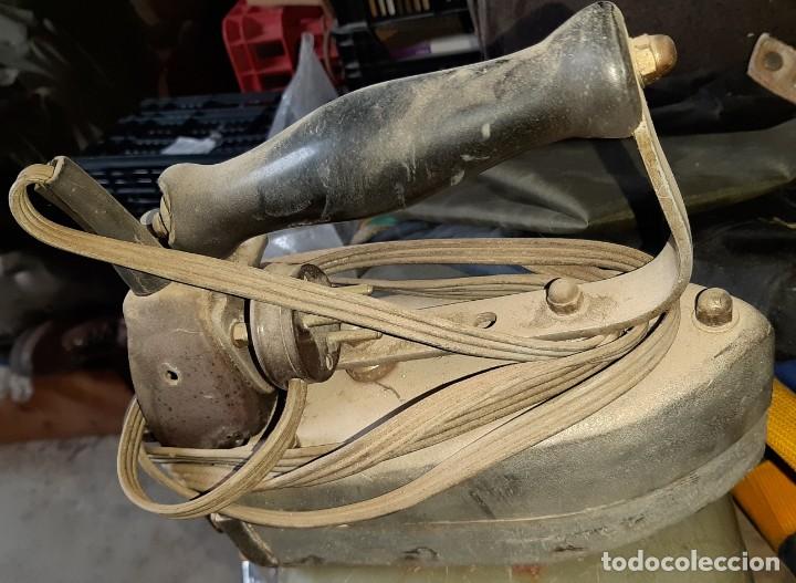 Antig&uuml;edades: Plancha de sastre, 20 cms de base - Foto 3