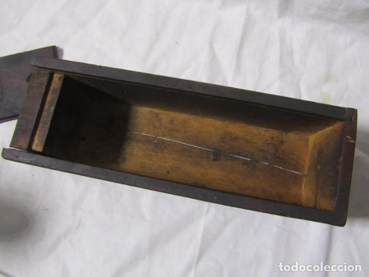 Antig&uuml;edades: Pieza o cabezal de tornero en caja de madera - Foto 9