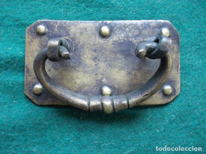Antig&uuml;edades: TIRADOR DE BRONCE - Foto 1