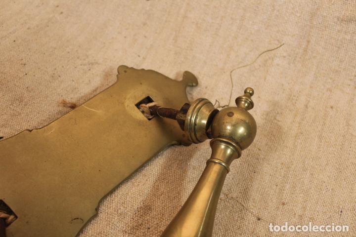 Antig&uuml;edades: picaporte aldaba de bronce - Foto 5