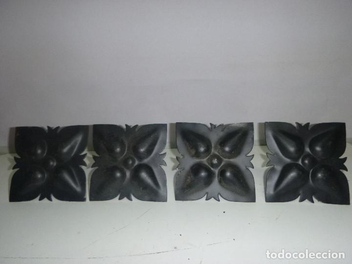 Antig&uuml;edades: LOTE DE CUATRO CLAVOS DECORATIVOS - Foto 1