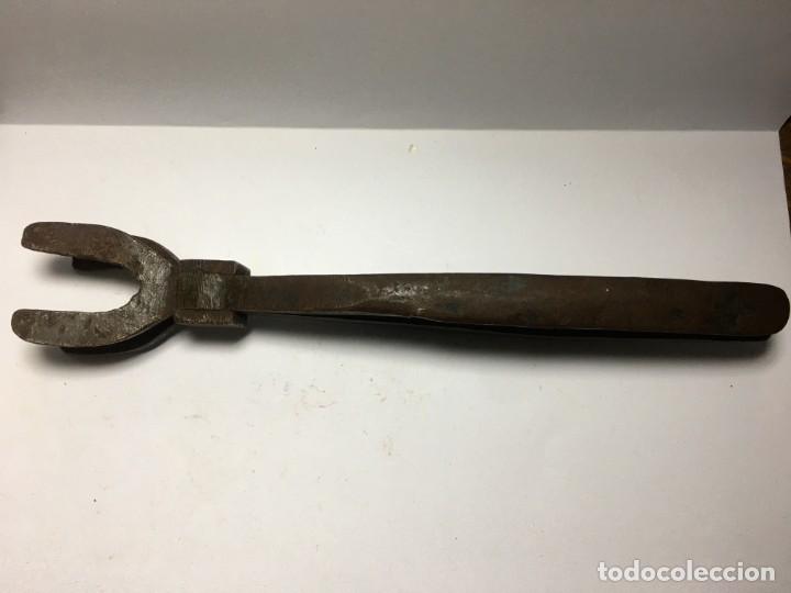 Antig&uuml;edades: ANTIGUA HERRAMIENTA ALICATES - Foto 1