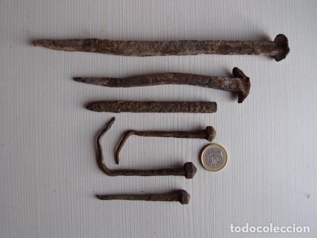 Antig&uuml;edades: Clavos muy antiguos. - Foto 2