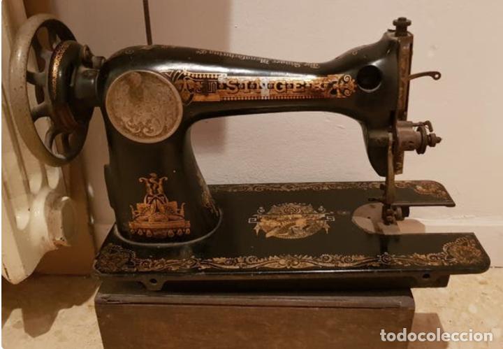 Antig&uuml;edades: M&aacute;quina de coser Singer. - Foto 1