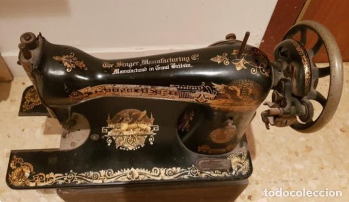 Antig&uuml;edades: M&aacute;quina de coser Singer. - Foto 2