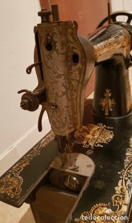 Antig&uuml;edades: M&aacute;quina de coser Singer. - Foto 3