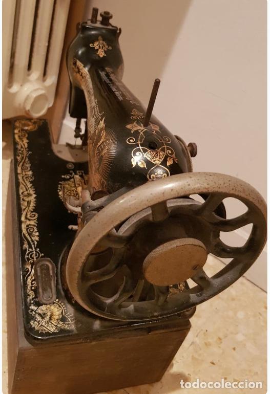 Antig&uuml;edades: M&aacute;quina de coser Singer. - Foto 4