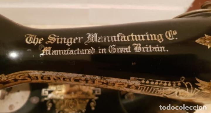 Antig&uuml;edades: M&aacute;quina de coser Singer. - Foto 7