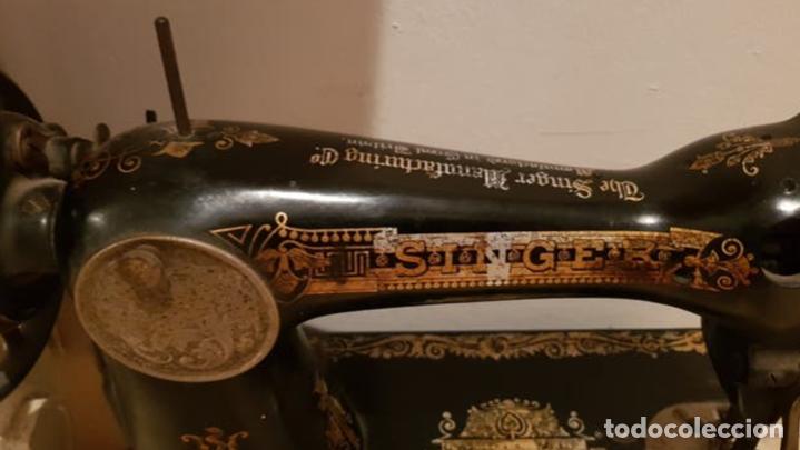 Antig&uuml;edades: M&aacute;quina de coser Singer. - Foto 8