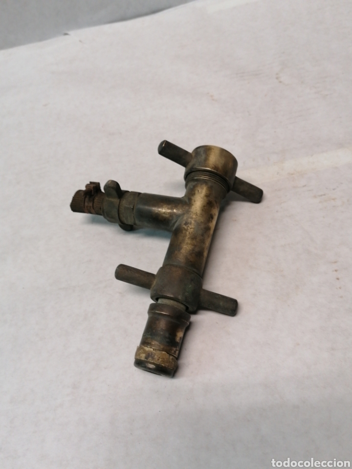 Antig&uuml;edades: Grifo de bronce - Foto 1