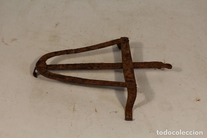 Antig&uuml;edades: planchero antiguo en hierro de forja - Foto 3