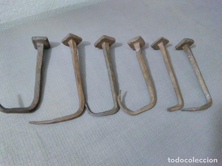 Antig&uuml;edades: Lote de 6 clavos de forja. - Foto 3