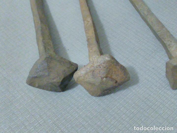 Antig&uuml;edades: Lote de 6 clavos de forja. - Foto 11