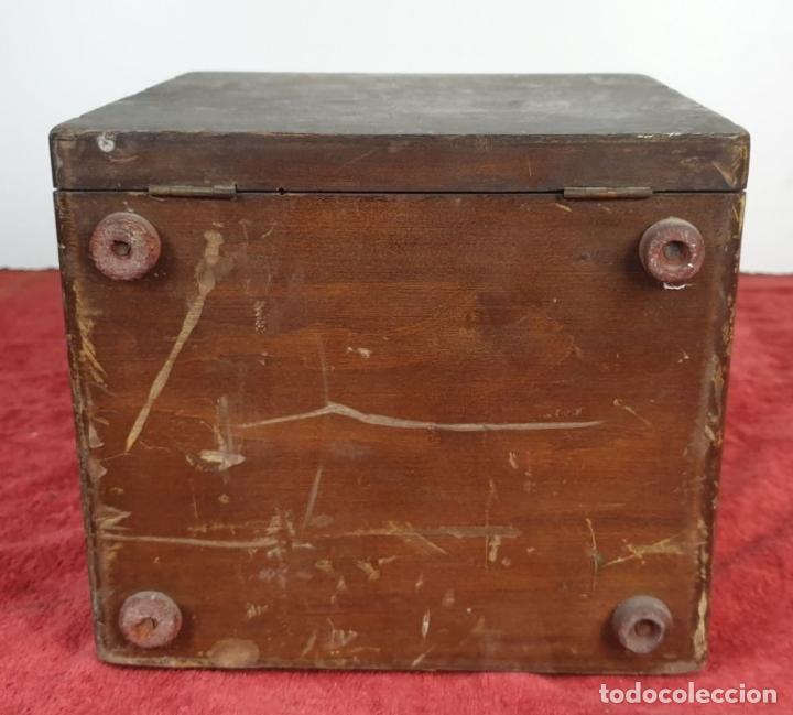 Antig&uuml;edades: VOLTIMETRO. CAJA DE MADERA. DOBLE ENCHUFE. SELECTOR DE VOLTAJE. CIRCA 1940. - Foto 4