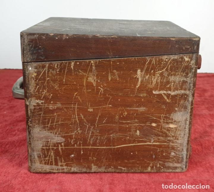 Antig&uuml;edades: VOLTIMETRO. CAJA DE MADERA. DOBLE ENCHUFE. SELECTOR DE VOLTAJE. CIRCA 1940. - Foto 5
