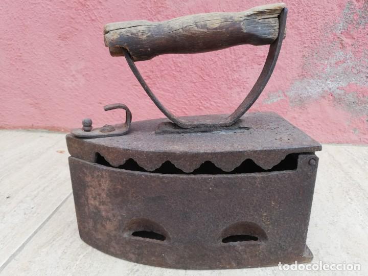 Antig&uuml;edades: Antigua plancha de carb&oacute;n - Foto 4