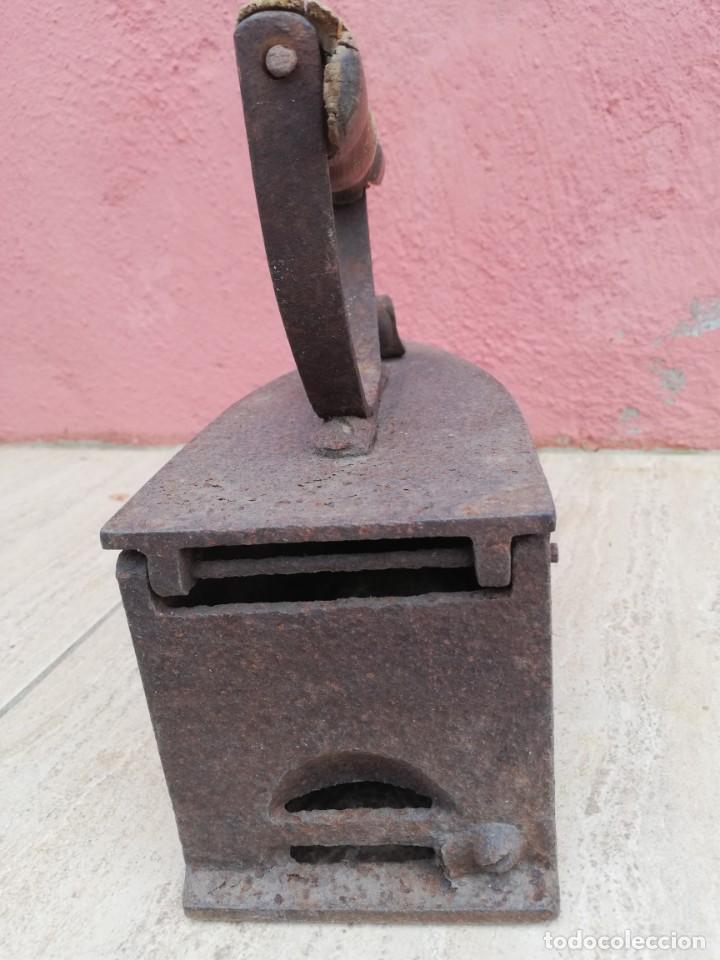 Antig&uuml;edades: Antigua plancha de carb&oacute;n - Foto 5